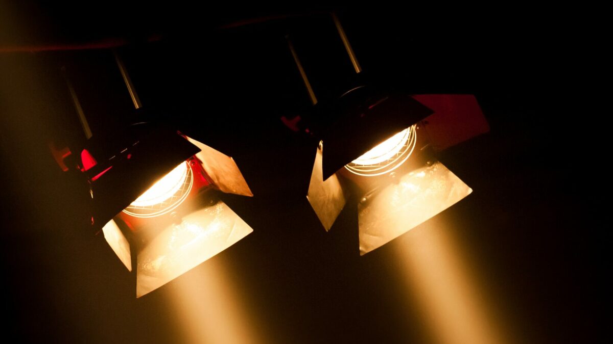 how led lighting cuts costs
