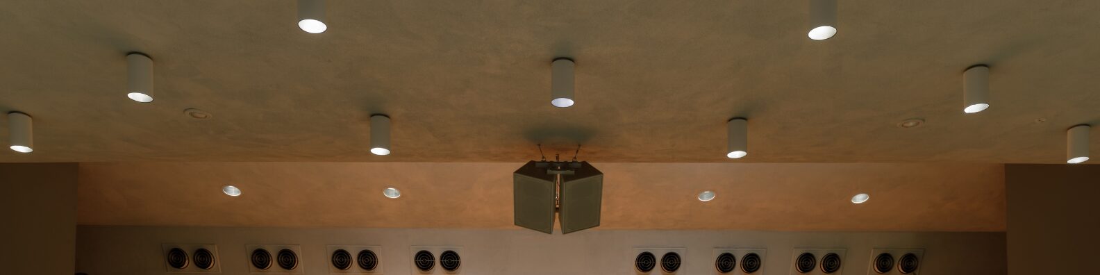 LED PAR lamp installation